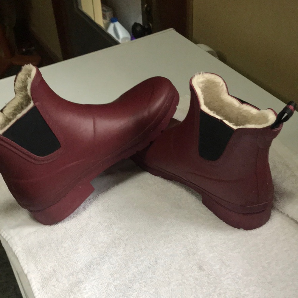 Ladies 8M Tretorn fleece lined boots- like new